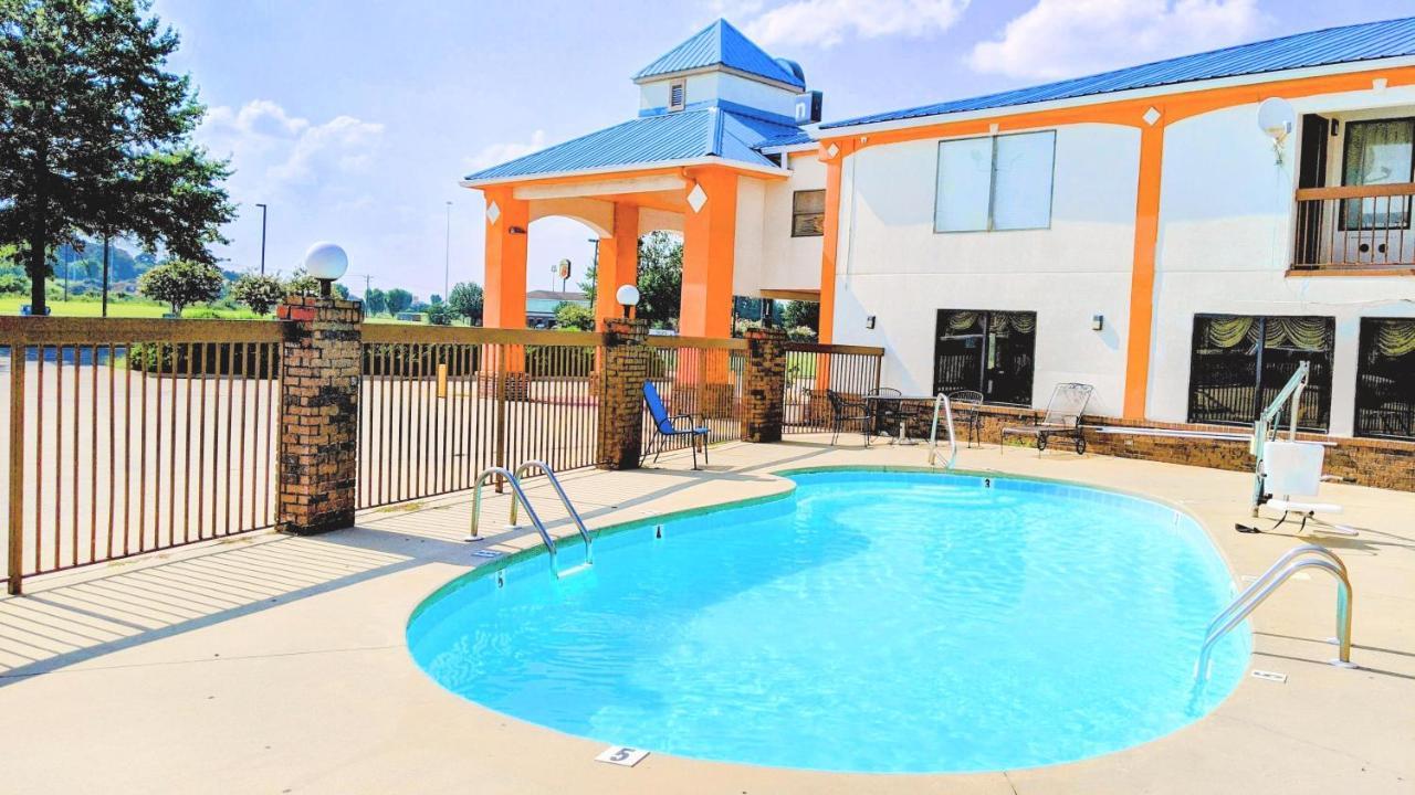Quality Inn & Suites Decatur Priceville I-65 Exterior photo